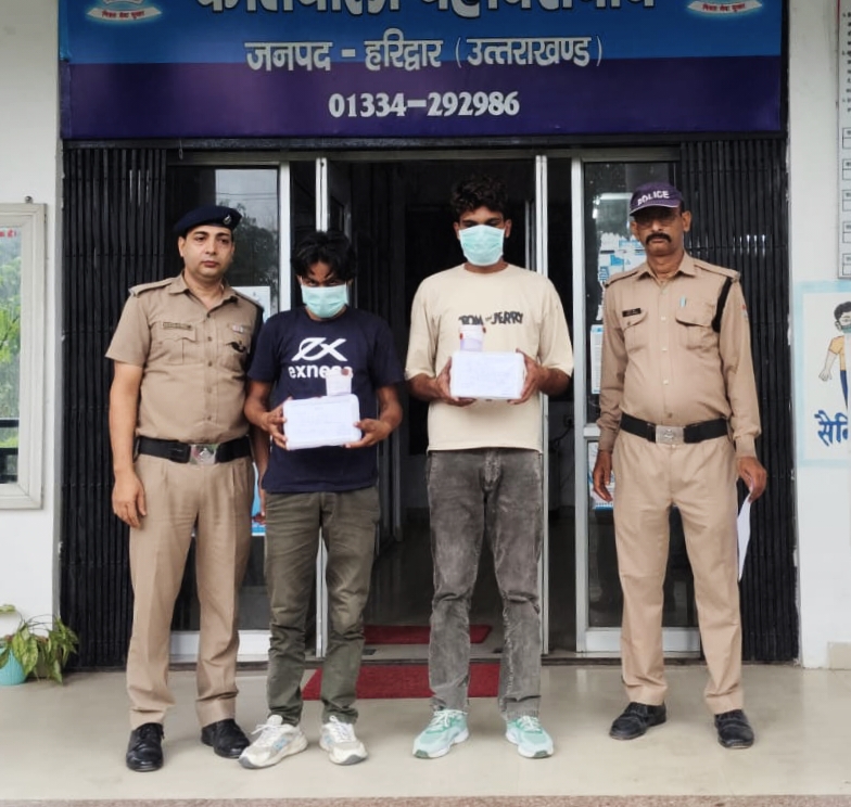 हादराबाद कोतवाली पुलिस ने चेकिंग के दौरान दो नशा तस्करों को दबोचते हुए उनके कब्जे से कुल 16.21 ग्राम अवैध स्मैक और एक बिना नंबर की यामाहा मोटरसाइकिल की बरामद ,,,