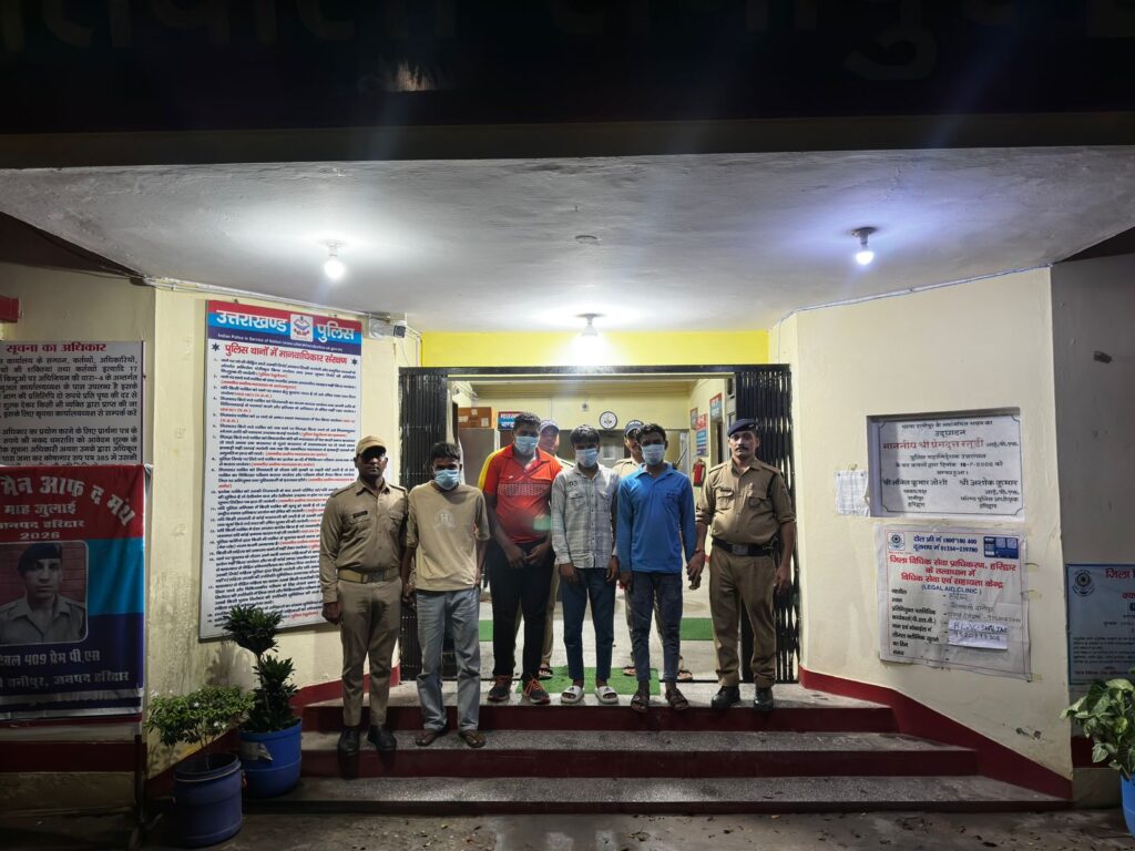 “वकील के इशारे पर पड़ोसी को पीटने और धमकाने वाले चार आरोपी गिरफ्तार..