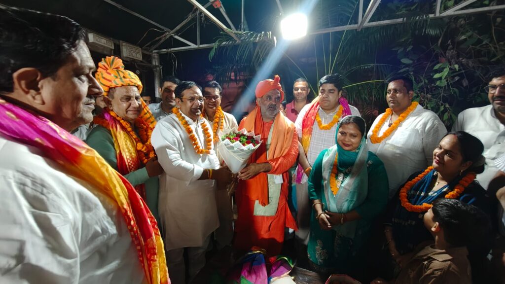 बैंक के सभी 13 डायरेक्टरों के भाजपा के प्रदेश उपाध्यक्ष एवं पूर्व कैबिनेट मंत्री स्वामी यतीश्वरानंद के समर्थक चुने जाने के बाद अध्यक्ष पद का चुनाव निर्विरोध होने की जताई जा रही संभावना,,,