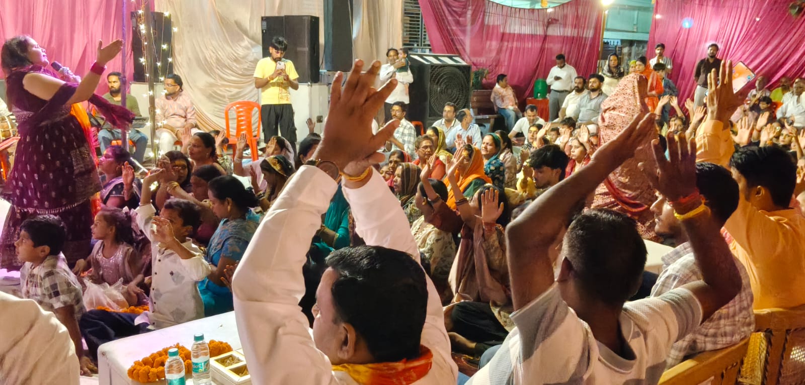 खाटू श्याम भजन संध्या में धार्मिक भजनों का देर रात तक भक्तों ने लिया आनंद,पूजा-अर्चना कर की सुख-समृद्धि की कामना,,,