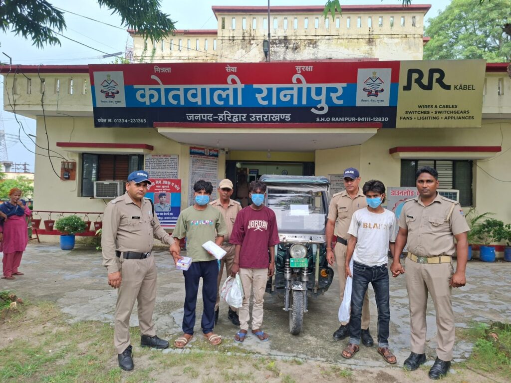 युवक को सेक्टर-4 चौक से आगे सुनसान रास्ते पर ले जाकर पेट पर नुकीली वस्तु अड़ाकर डरा-धमकाया गया और उसके पास मौजूद 10 हजार रुपये की नगदी, बैग, जरूरी दस्तावेज, कपड़े और जूते लूट का पर्दाफाश,,,