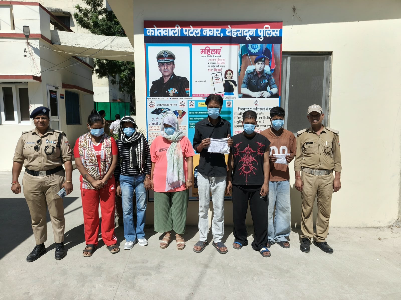 पटेलनगर क्षेत्र में दून पुलिस ने एक ही दिन में अपराध और अवैध गतिविधियों के खिलाफ ताबड़तोड़ कार्रवाई करते हुए अलग-अलग मामलों में 11 आरोपियों को गिरफ्तार