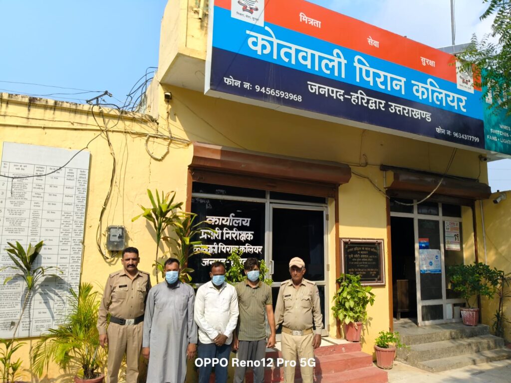 बीती देर रात कलियर थाना क्षेत्र के मेहवड़ पुल के पास स्थित श्मशान घाट में उस वक्त हड़कंप मच गया, जब स्थानीय लोगों ने तंत्र-मंत्र की क्रिया किए जाने के शक में तीन संदिग्ध युवकों को पकडा,,,