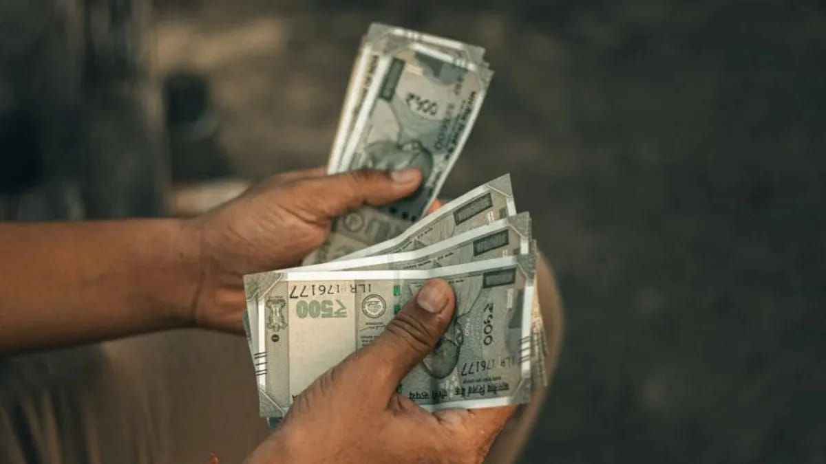 मामला निपटाने के नाम पर कथित तौर पर 10 हजार रुपये की रिश्वत मांगने के आरोप में रानीपुर थाने में तैनात महिला सहायक उपनिरीक्षक (एएसआई) सोनिया को सतर्कता विभाग की टीम ने किया गिरफ्तार,,,