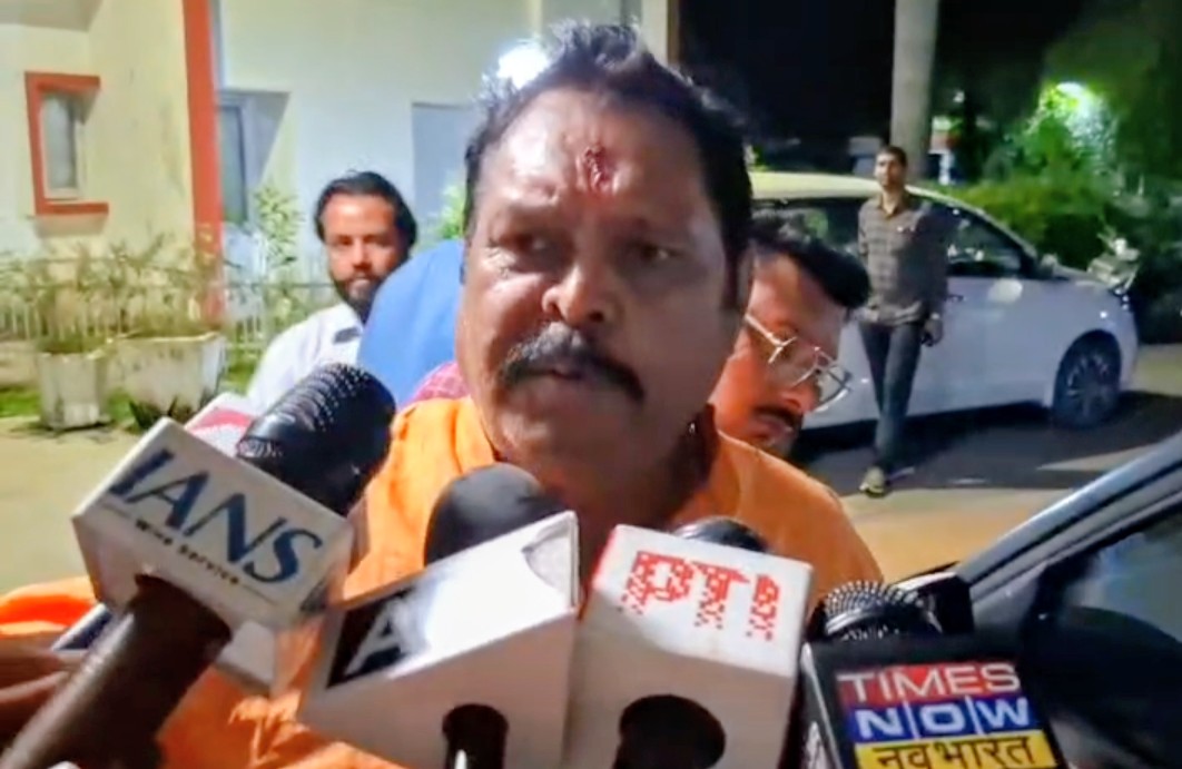 अंकिता भंडारी प्रकरण में कथित वीआइपी के नाम को लेकर उठे विवाद की जांच के पूर्व विधायक सुरेश राठौर को बीएचईएल के शिवालिक गेस्ट हाउस में बुलाकर करीब तीन घंटे तक की पूछताछ,,,