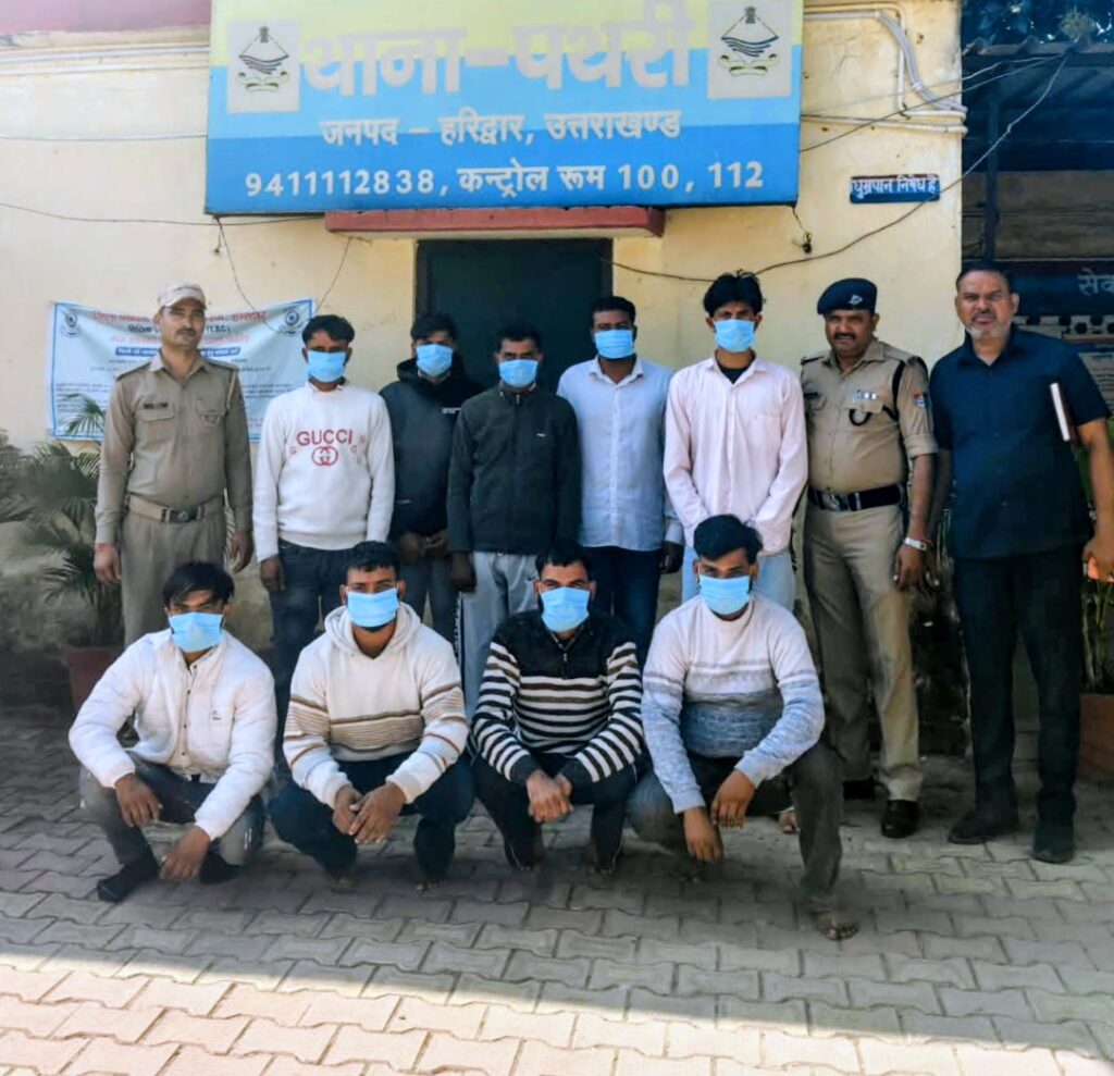 शिवगढ़ में उस वक्त खड़ा हो गया, जब कुछ युवकों ने रामलीला में आयोजन के दौरान हंगामा कर माहौल बिगाड़ने की की कोशिश,,,
