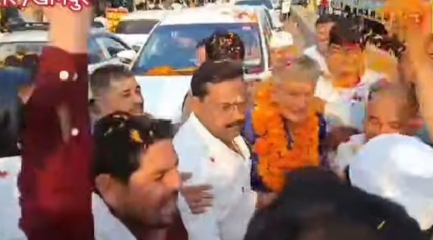 धन्यवाद संवाद यात्रा में हरीश रावत का कांग्रेस कार्यकर्ताओं और उनके समर्थकों ने जगह-जगह फूल-मालाओं और आतिशबाजी के साथ किया जोरदार स्वागत,,,