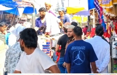 सफाई कर्मी से कुछ अतिक्रमण कर लगाई गयी  दुकान स्वामियों ने की बदसलूकी, कर्मी ने दी थाने पर तहरीर,,,