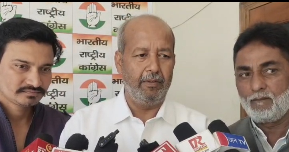 राजेन्द्र चौधरी के कैम्प कार्यलय पर पूर्व प्रधानमंत्री इंदिरा गाँधी की 42 वी पुण्यतिथि मनाई गयी,,,